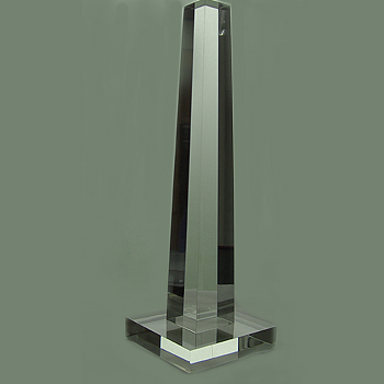 Bild: Obelisk aus optischem Glas